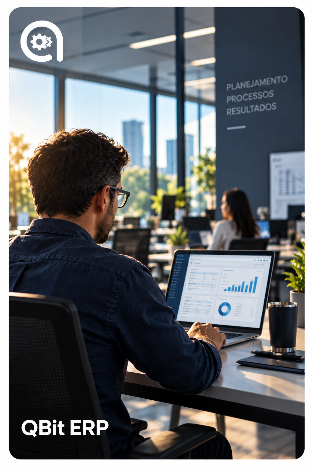 Profissional utilizando o QBit ERP